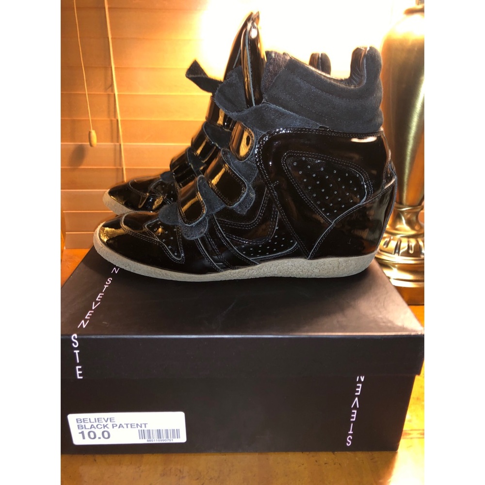 ⛔️SOLD⛔️ Steve Madden sneaker/boots